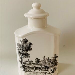 Wedgwood Collectors Society Flask Shape Tea Caddy
